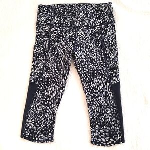 Athleta Womens Capri-Crop Leg Mesh Calves Side pockets Midrise/Size M